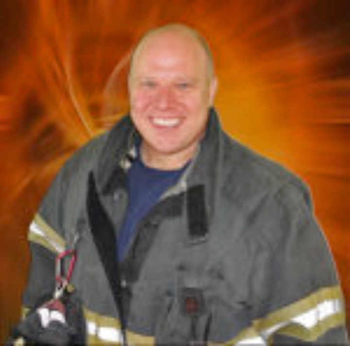 Seattle-firefighter-Erik-Lawyer